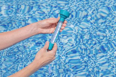 Термометр для измерения температуры воды в бассейне и ванной